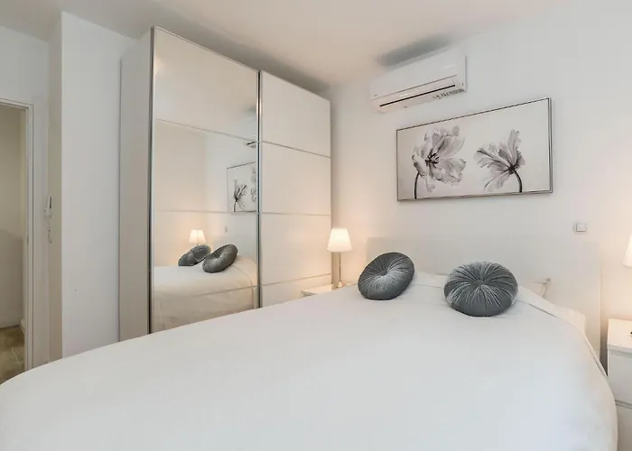 Apartment 2 Bedroom Amazing In Mandre