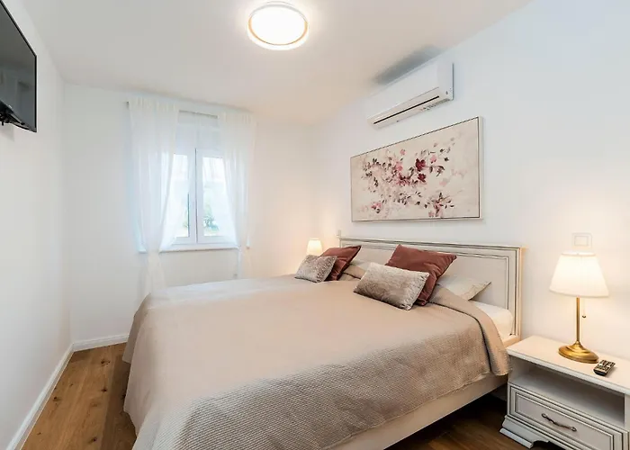 2 Bedroom Amazing In Apartment *